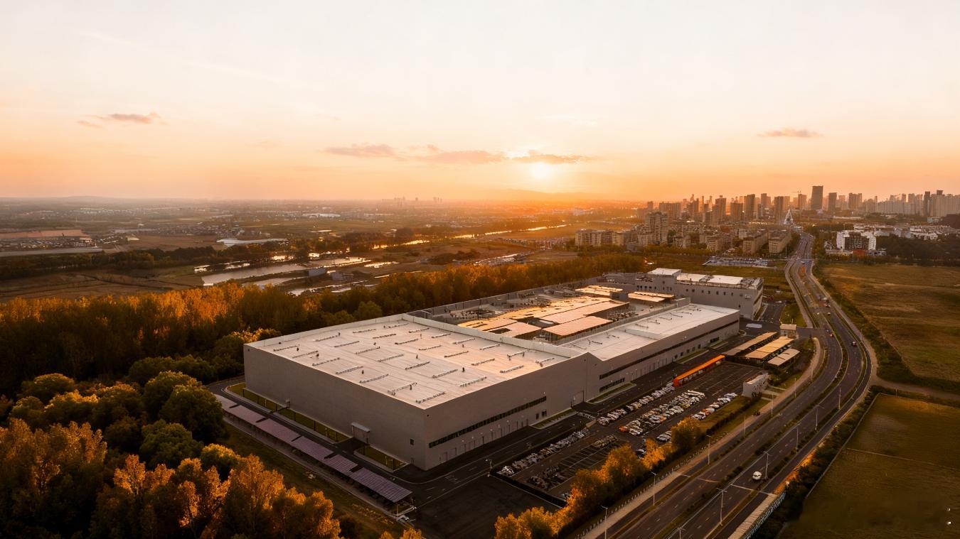 2025年12月12日，吉利全球全域安全中心正式发布，并一举创下“全球最大的汽车