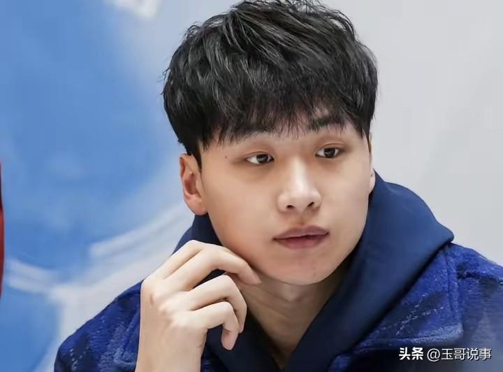 齐麟是新疆男篮当下唯一的球星，也是准国家队球员。2026年夏天，他与新疆男篮的C