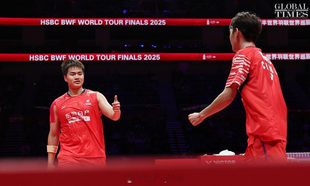 羽联总决赛男双半决赛，梁伟铿/王昶2比1兰基雷迪/谢提（10-21、21-17、