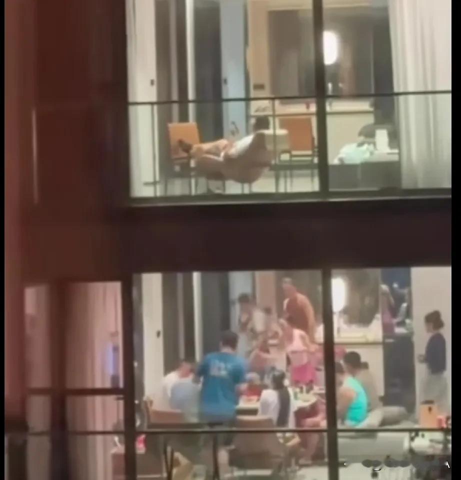 现在的生活你是哪种氛围？其实我想说几乎所有人都希望团聚其乐融融，不希望孤独，但事