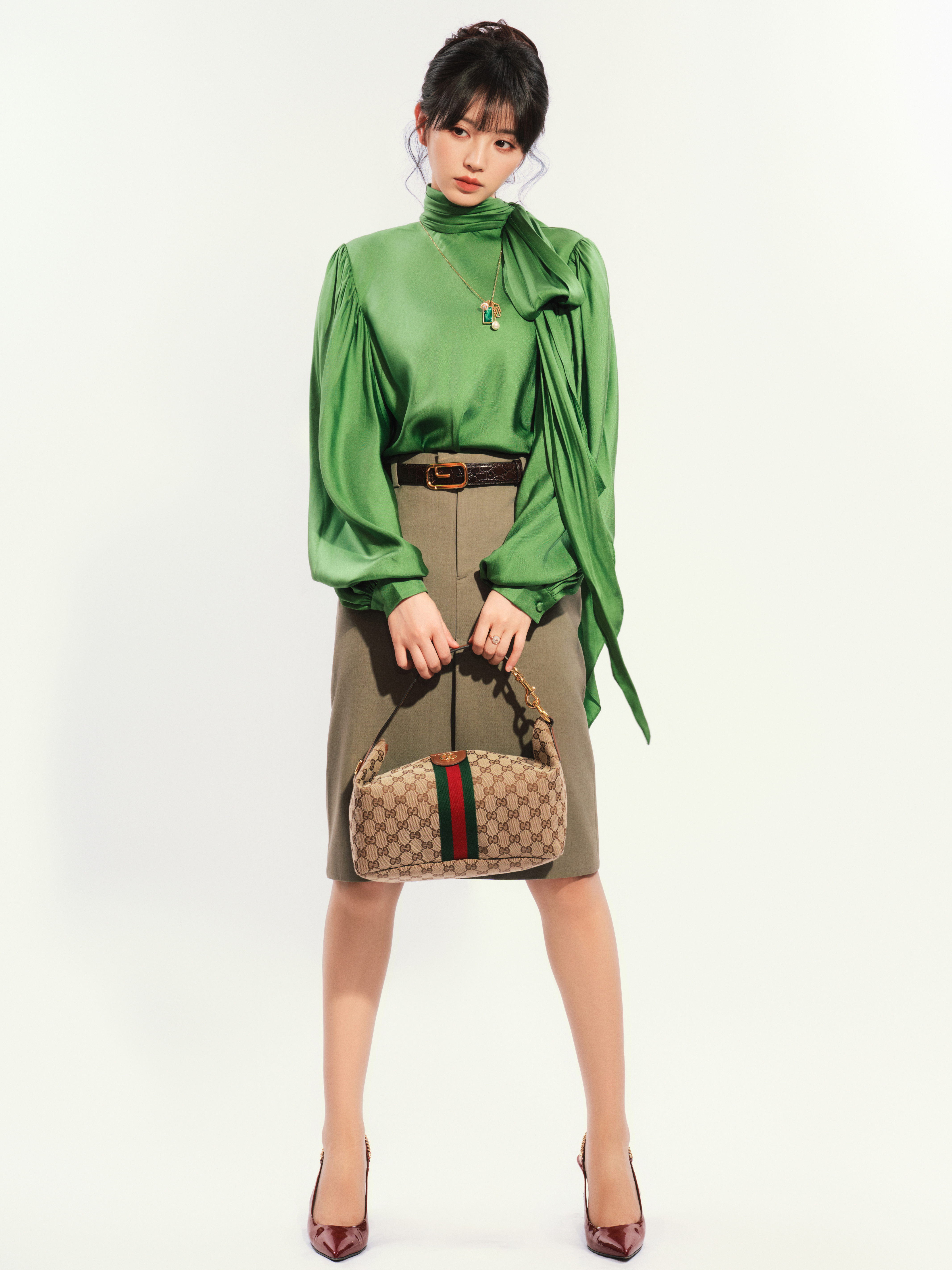 田曦薇今日上海活动出图，小田和Gucci好搭