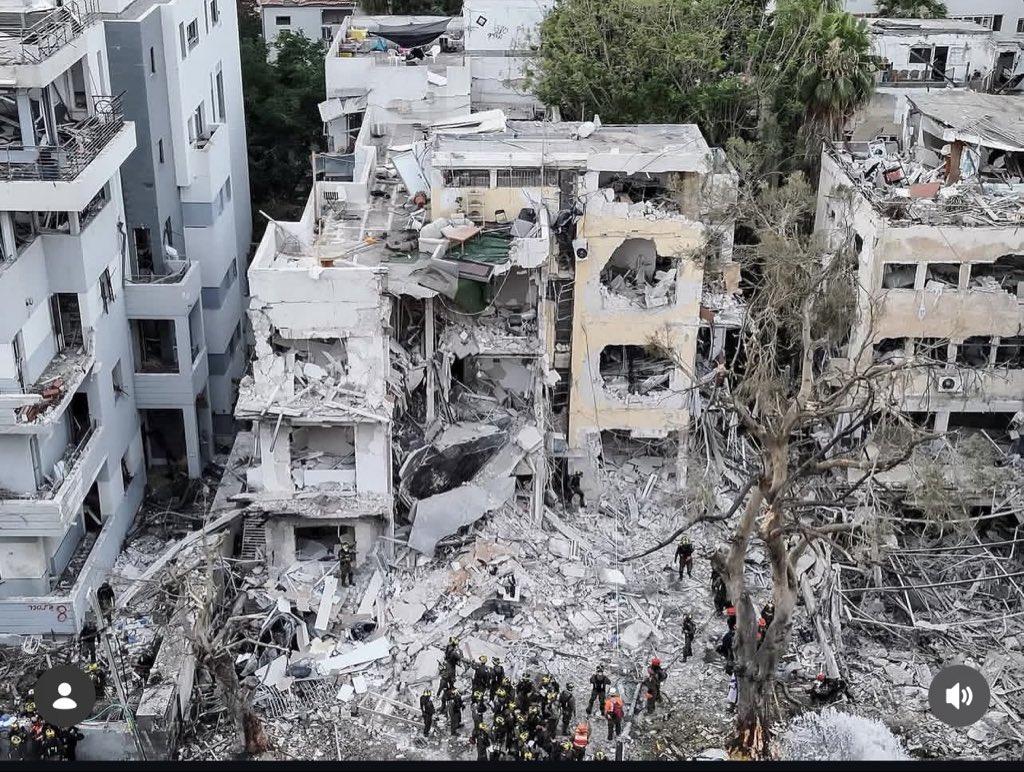 据《新消息报》（Maariv）报道，伊朗导弹袭击导致以色列境内多达5000座建筑