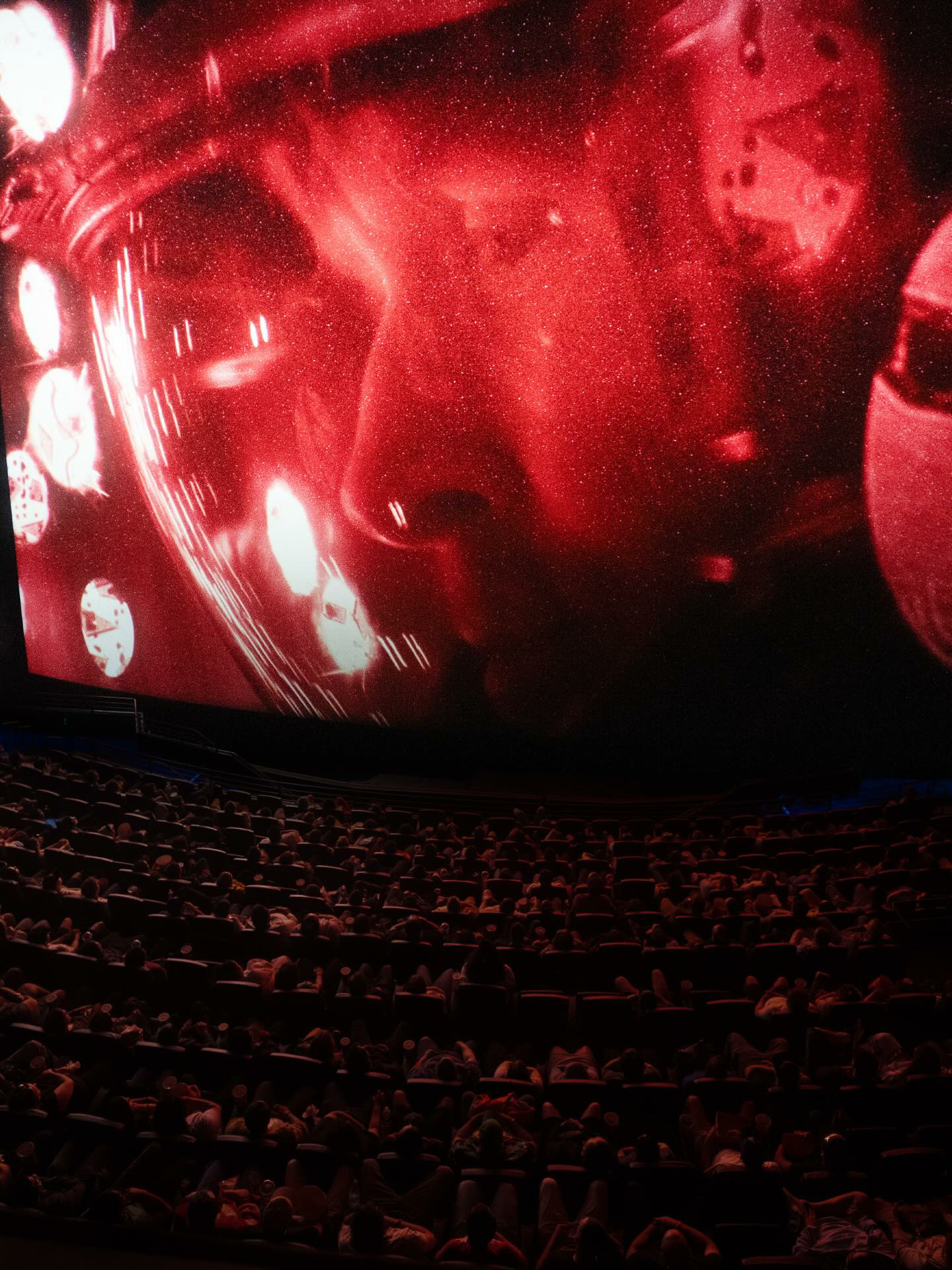 《挽救计划》IMAX 70mm放映效果（图源自官方） 春节档马上有戏