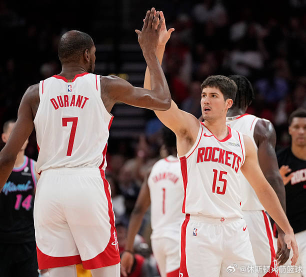 今日Tim MacMahon在《NBA TODAY》节目中谈到了火箭￼表示：“本