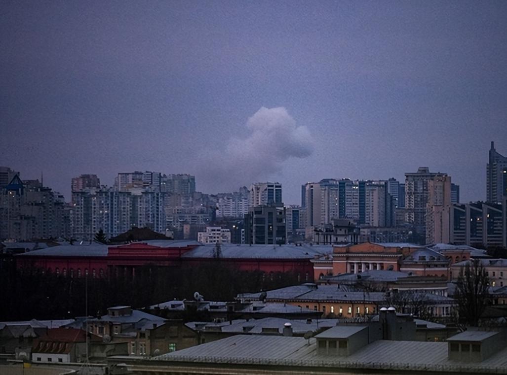 乌克兰真的要被人们遗忘了！近期乌克兰发布消息说，现在俄罗斯已经连续炸了两天的乌克