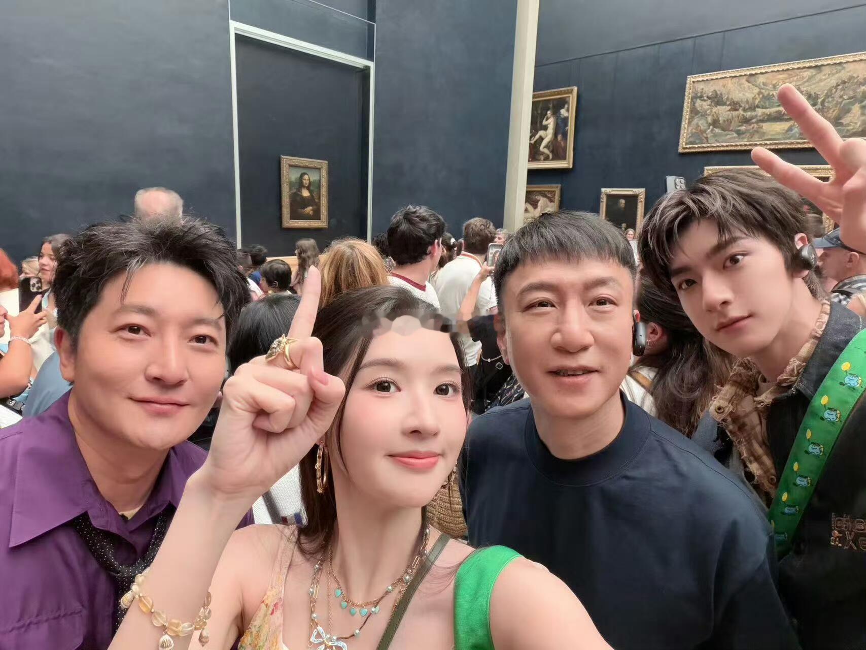 王玉雯更新地球超新鲜合照，王玉雯林一合照好长的腿！ 