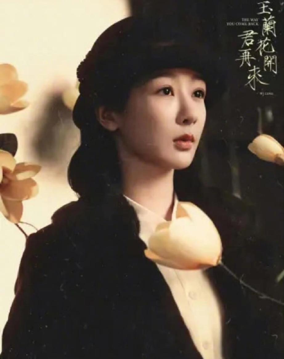 真奇怪！每次看到杨紫的照片，就觉得好丑，脸又肿又僵，一点不自然，给人的感觉就特别