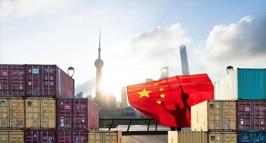 美国估计也蒙了！年初抓马杜罗中国没翻脸，后来炸伊朗中国也没出兵，北京到底在下一盘