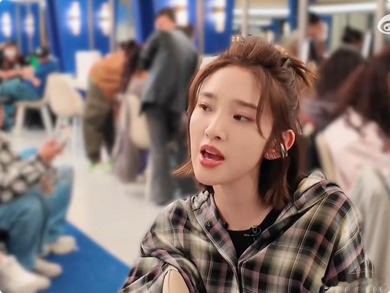 唐艺昕李小冉练歌快疯了乘风2026温柔姐姐遇上魔鬼节拍，直接破防也太萌了 