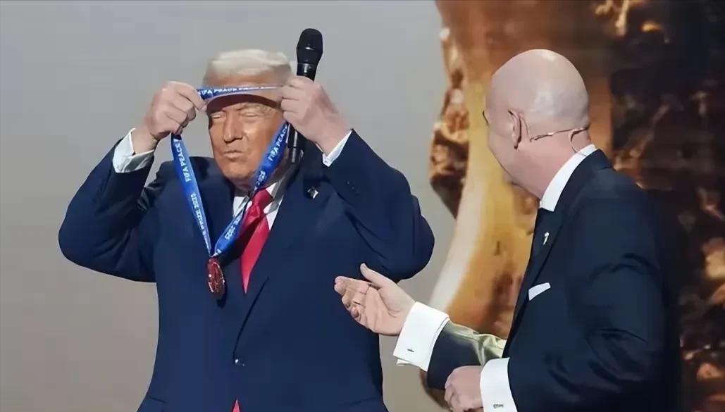 国际足联主席彻底尴尬！距离新一届世界杯开幕仅剩几天，全世界球迷的目光都聚焦在赛场