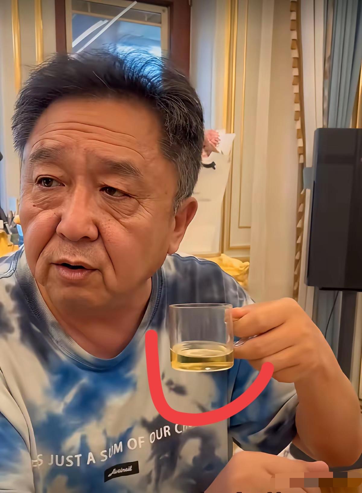 于谦喝的是什么茶，颜色这么淡