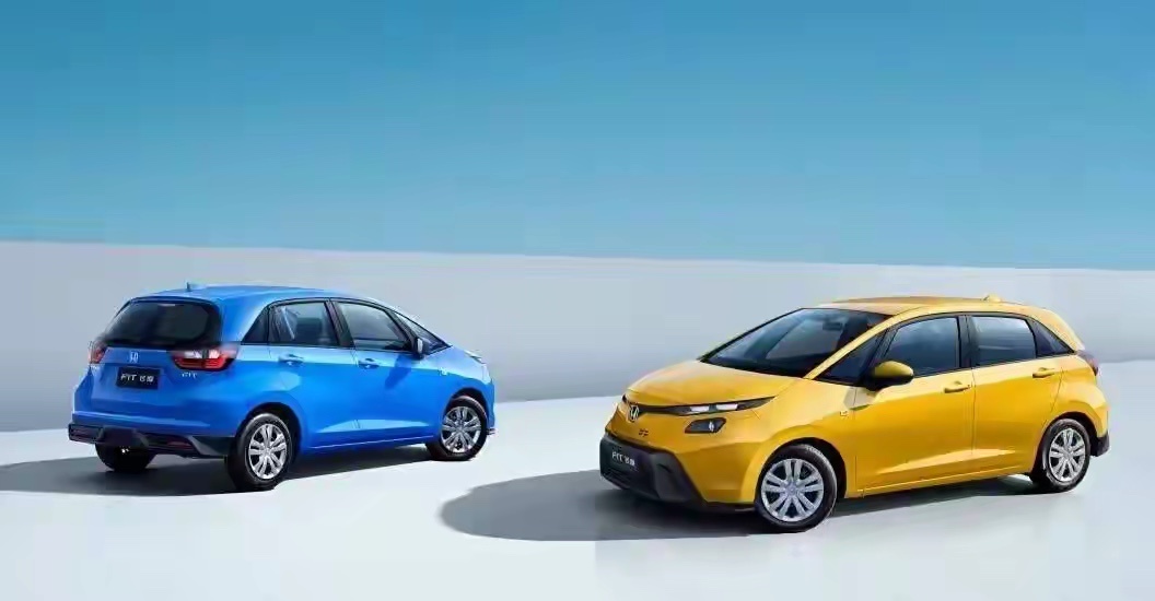 昨天也是本田新飞度上市！一口价 6.68 万元，全国限量 3000 台！但是很安