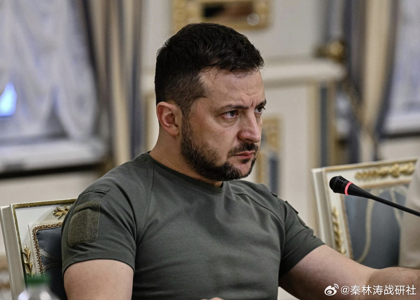 烽火问鼎计划热血军迷大本营 泽连斯基演技上身，竟喊话中东国家劝普京停火一个月。最