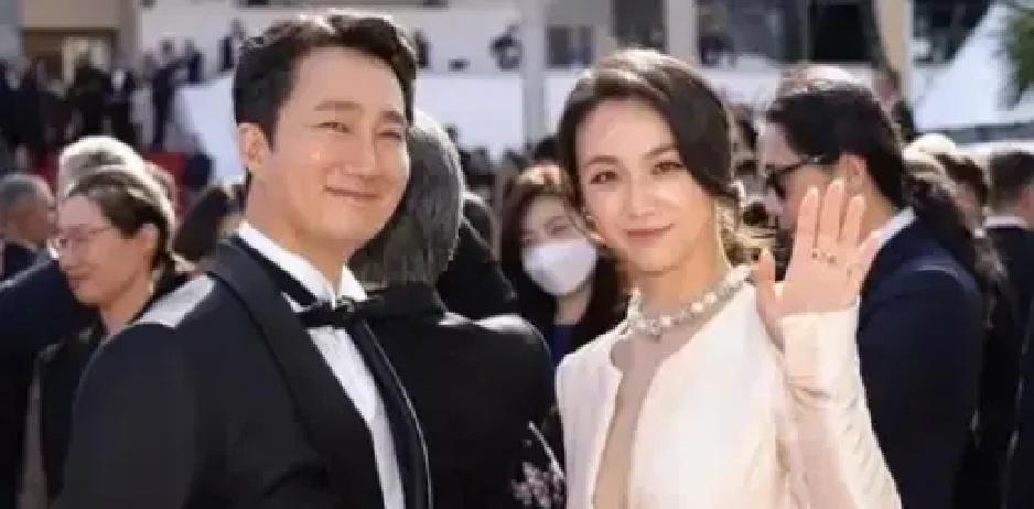 汤唯嫁给金泰勇那年，婆婆让她换国籍再冠夫姓，她一句不换就把话顶回去。

婚礼干脆