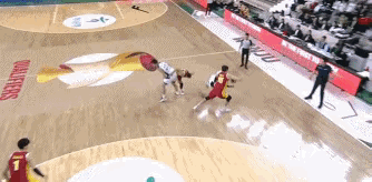 这哪是在防守？这是在散步啊！曝中国男篮输韩国后开会2小时