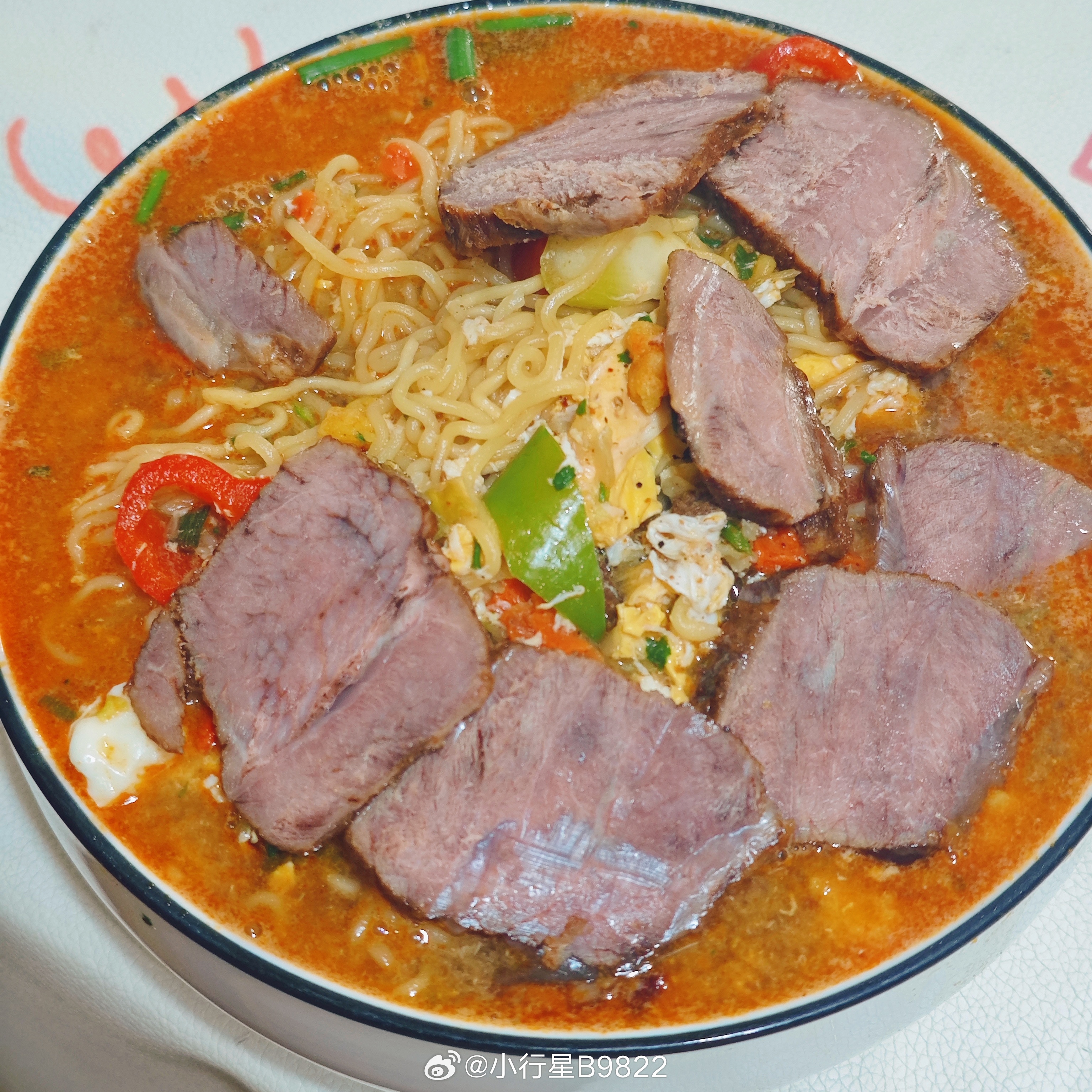 拼到废寝忘食海哥煮的泡面配上我拌的白糖黄瓜完美完美啊 