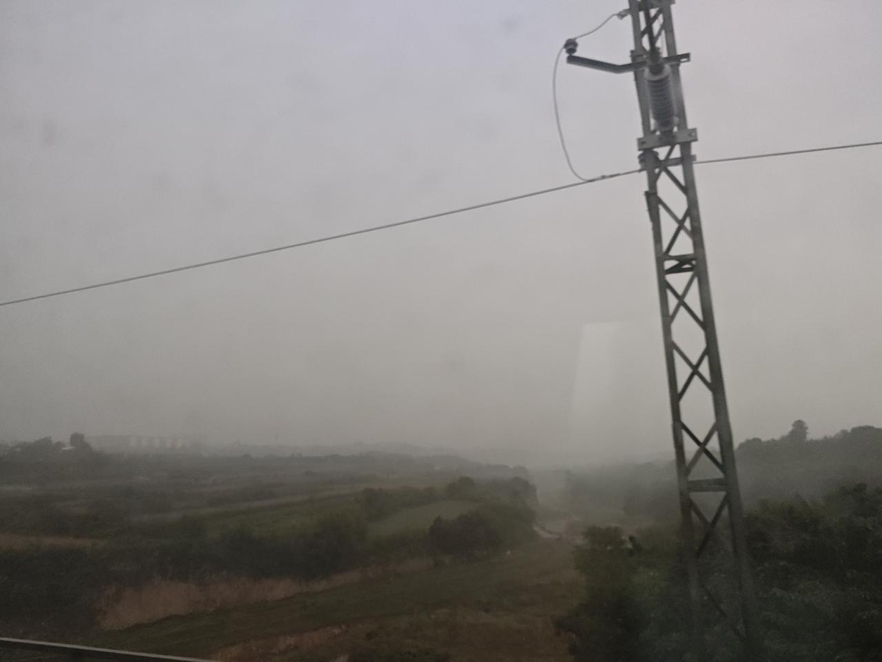 高速公路堵车，昨天已经开始了，就喜欢看他们各种堵车。理性消费，快乐购物，是冷静；