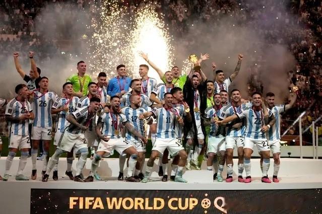 梅西庆祝登顶世界之巅一周年


今天，梅西在个人账号上回忆了赢得2022年卡塔尔