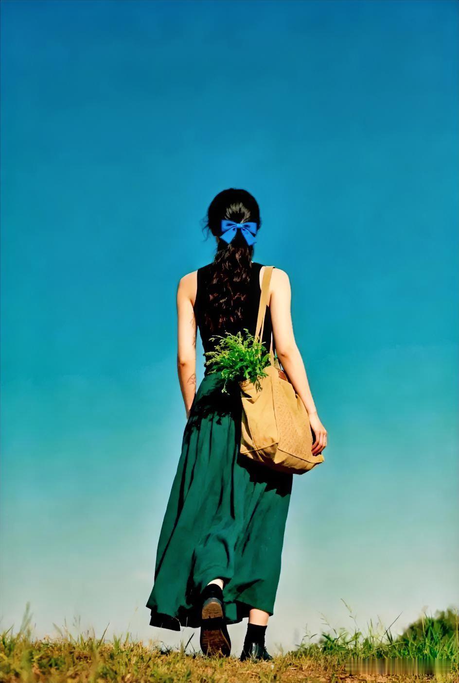耕耘逢盛夏，努力得圆满；美好常相伴，好运岁岁安。在热烈的盛夏，兑现每一份坚持与努
