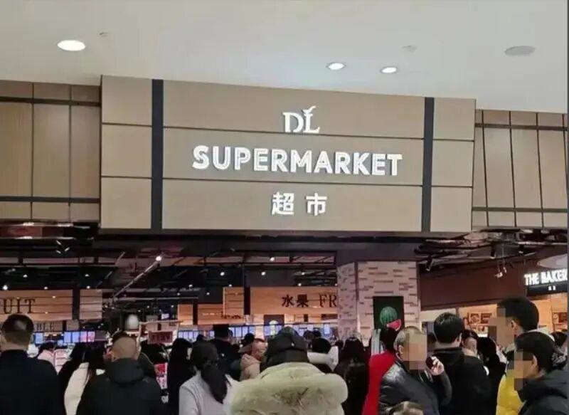 为什么说胖东来的关店，比开店更“可怕”？
原因很简单，如今的胖东来，早就不单单是