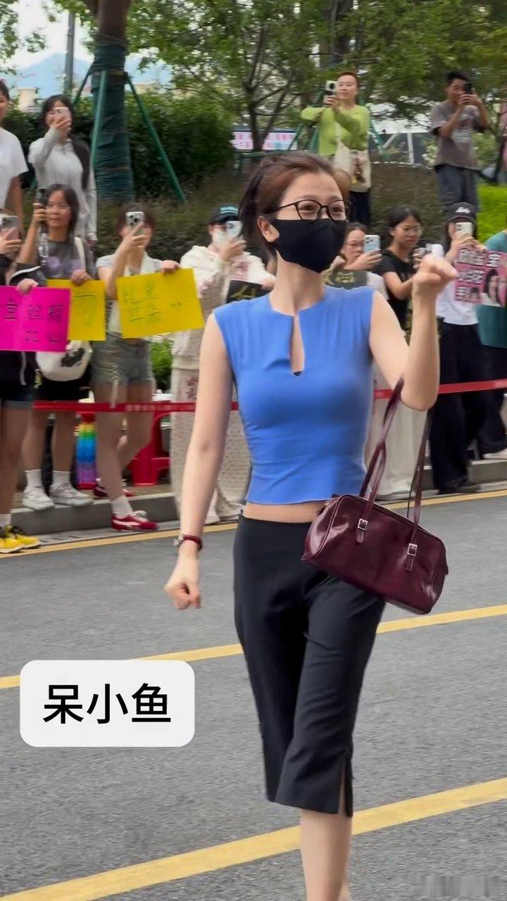 虞书欣虞书欣穿搭不敢想普通人穿上多灾难不敢想虞书欣穿搭普通人穿有多灾难 虞书欣今