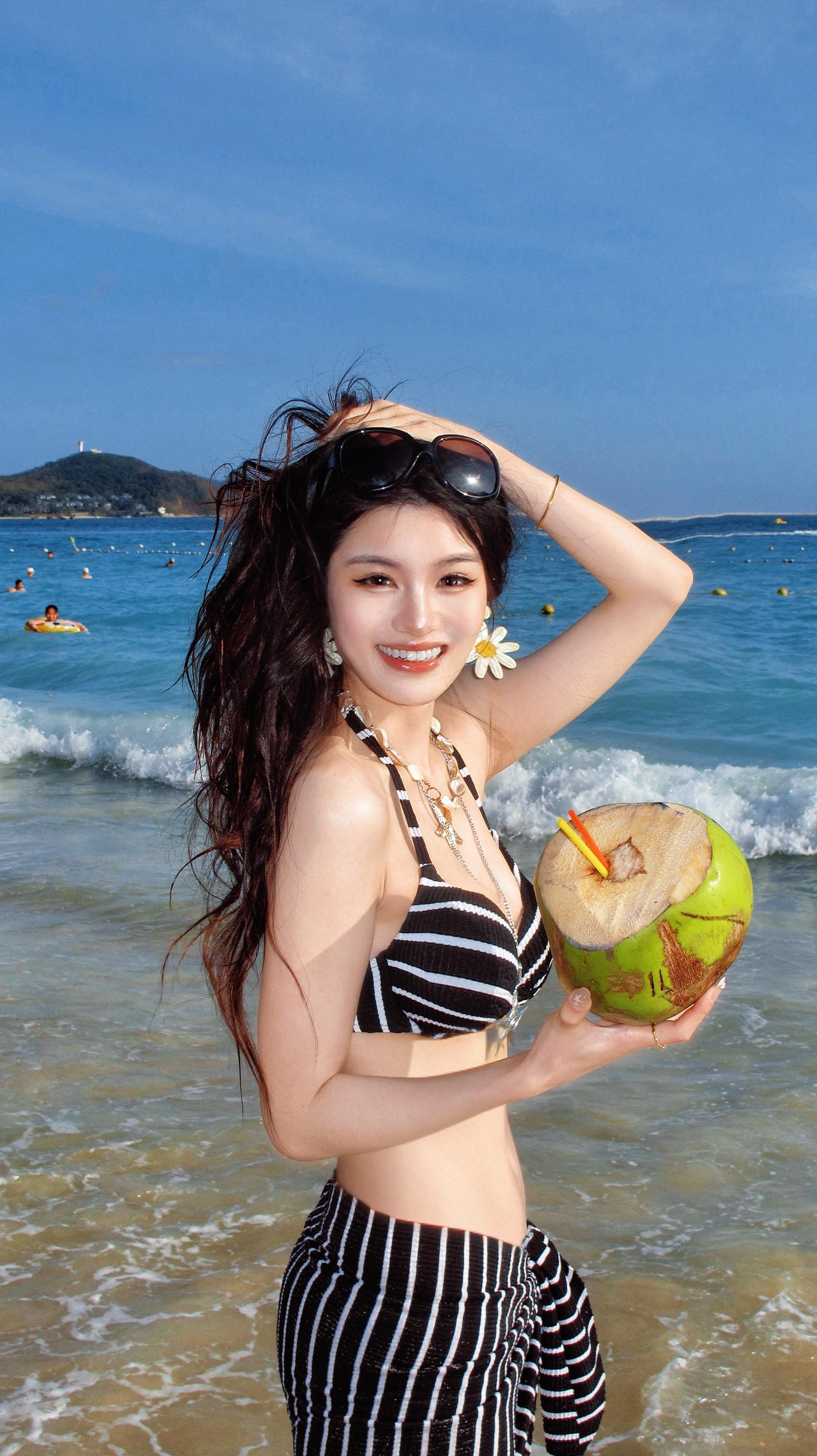 不知道 在海边我的身材很曼妙👙。阳光 沙滩 海风 和自由的味道 真让...