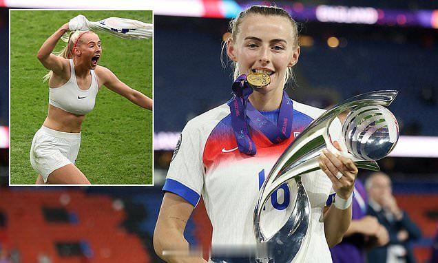 《每日邮报》透露，阿森纳女足前锋克洛伊·凯莉即将与阿迪达斯达成一项价值七位数的赞