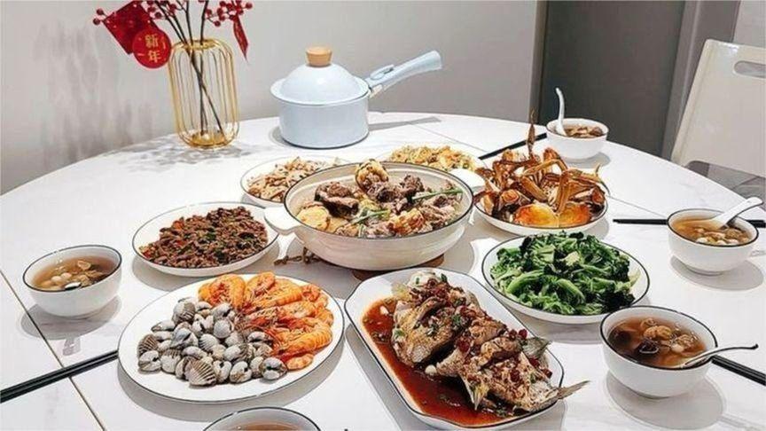 秋日美食大赏
      入秋之后的快乐真的全被热乎吃食给承包了，在北京待久了，