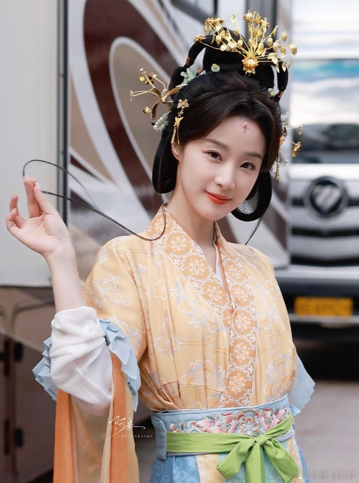 短剧演员有自己的乘风小考短剧演员的欢乐小考来袭，王小亿和薛滨弘跳舞的样子又乱又有