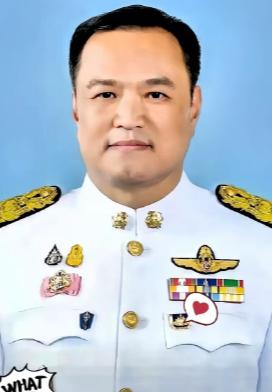 刚刚再次出任泰国总理的阿努廷，很快就用一个动作引爆舆论：他宣布把自己的座驾从劳斯