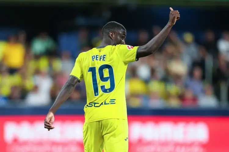 西甲第8轮，比利亚雷亚尔主场3-1战胜拉斯帕尔马斯，尼古拉斯-佩佩打入登陆西甲后