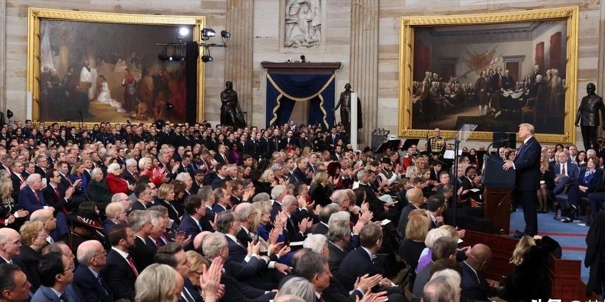 当你正在沉睡时，米国总统特朗普在达沃斯发表了震惊世界的演讲。

在瑞士滑雪小镇举