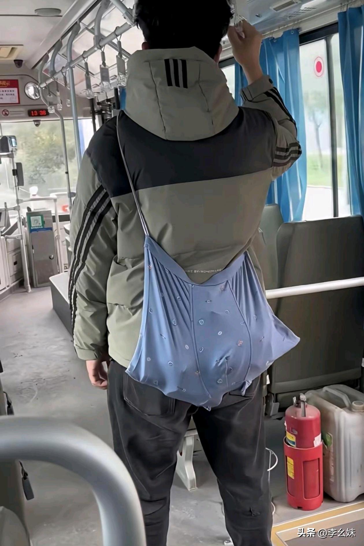 这是什么新款潮流背包吗？