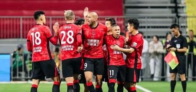 大事不好，一大清早就刷到费利佩左手无名指受伤，今晚与海牛的比赛打不了。

大家伙