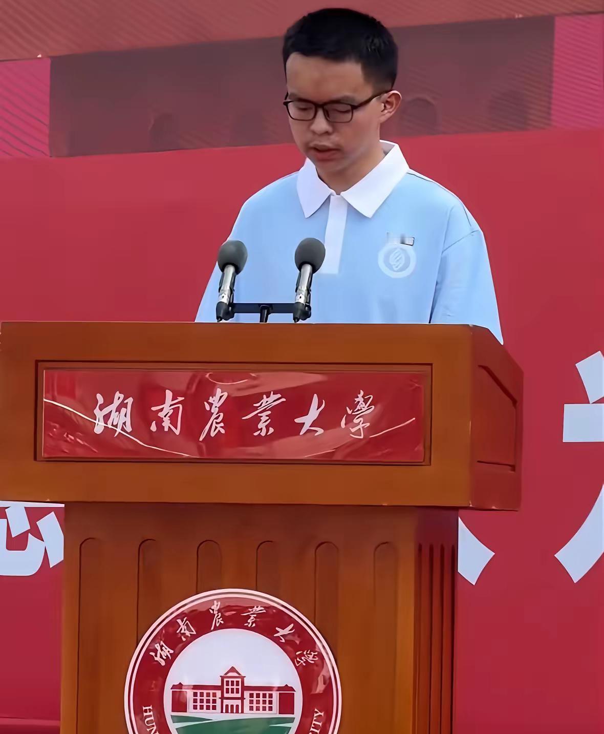 贺永辉在湖南农业大学新生发言中提到：“不愿只做一个走出大山的少年，更想做一个‘回