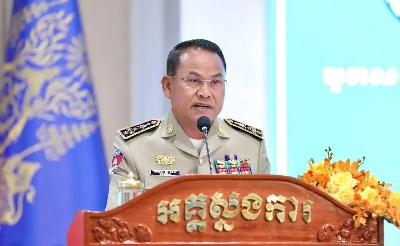 柬埔寨高官苏通：重拳打击网赌电诈。今天上午，柬埔寨国家警察总署总监苏通在波罗勉省