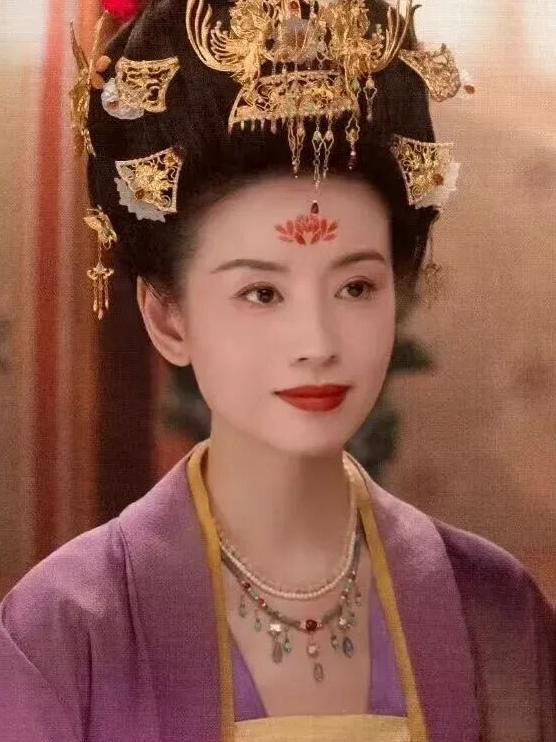 女演员骨相很重要，董洁饰演太后郭妗再出圈

近日，古装剧《莫离》的热播，本冲着白
