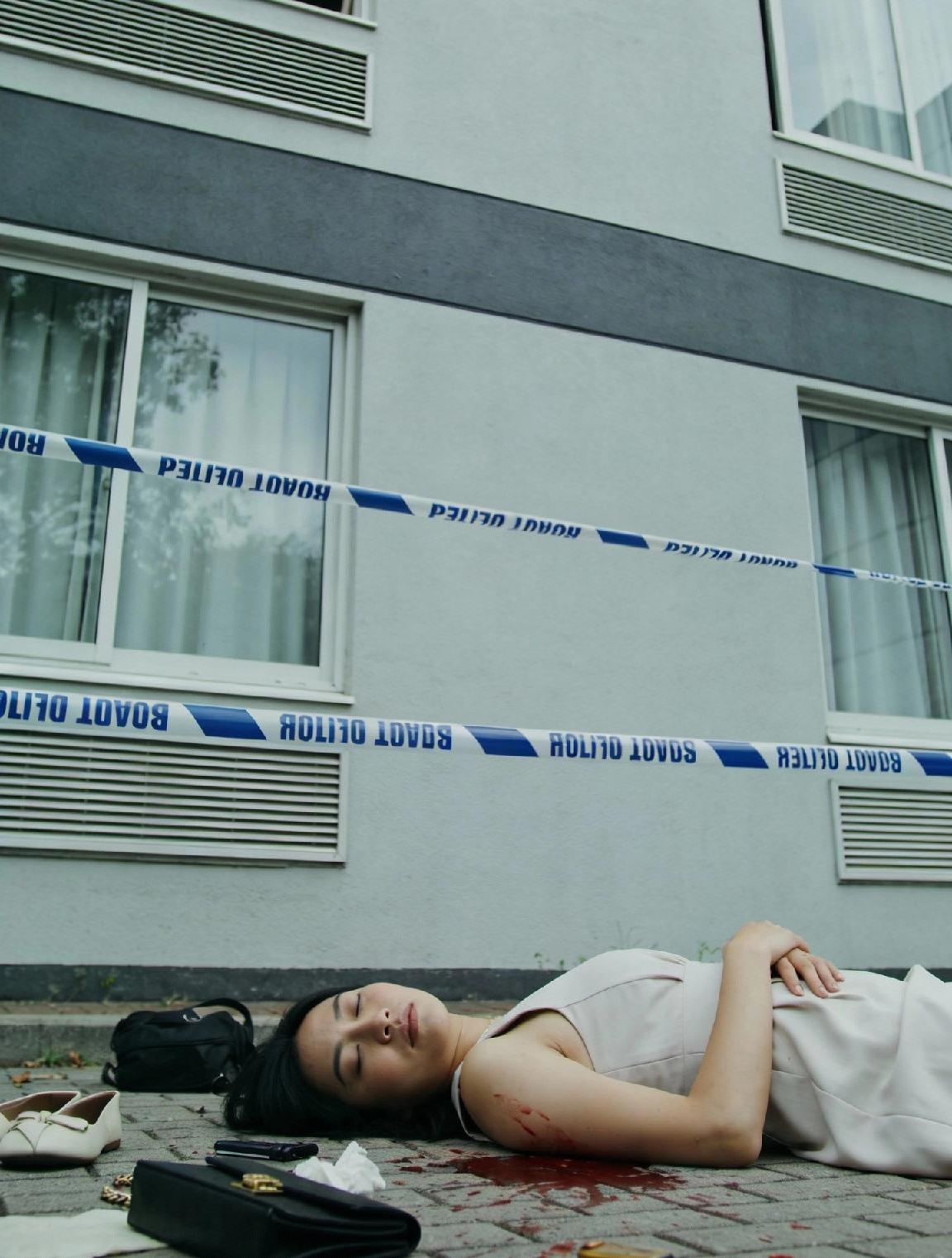 突发！30多岁女子马来西亚度假坠楼身亡，酒店监控记录最后画面

30多岁的女游客