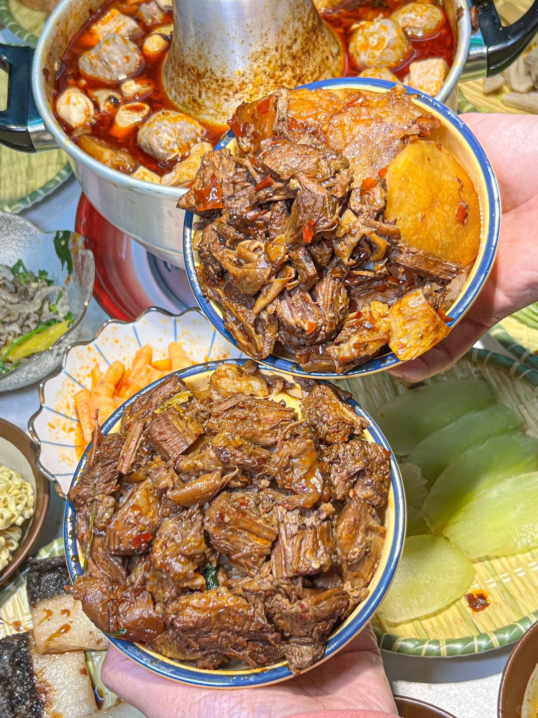 这一口鲜烧牛肉火锅，太费米饭了吧