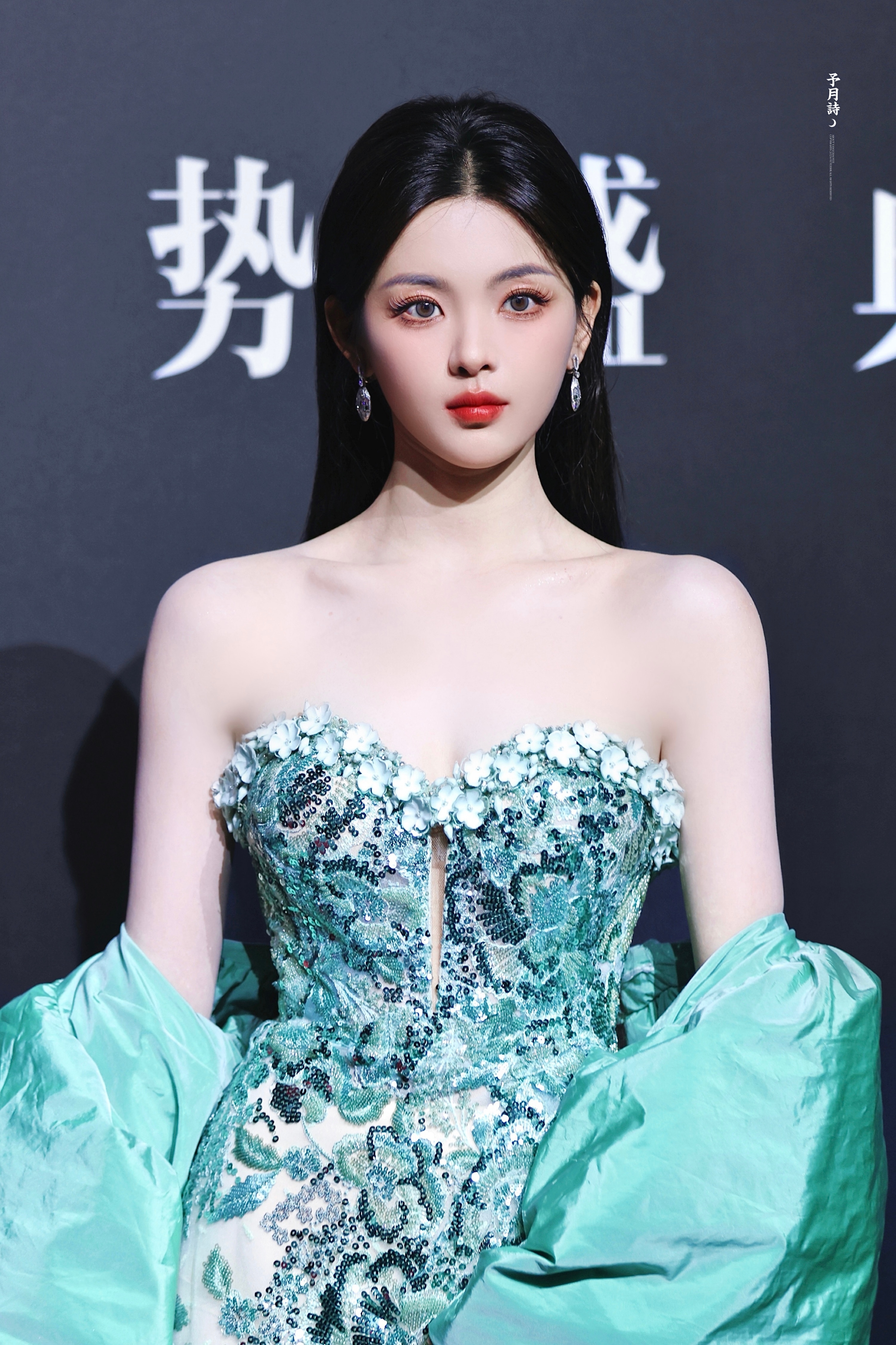 杨超越 水蓝色抹胸裙杨超越[超话] ​​​
