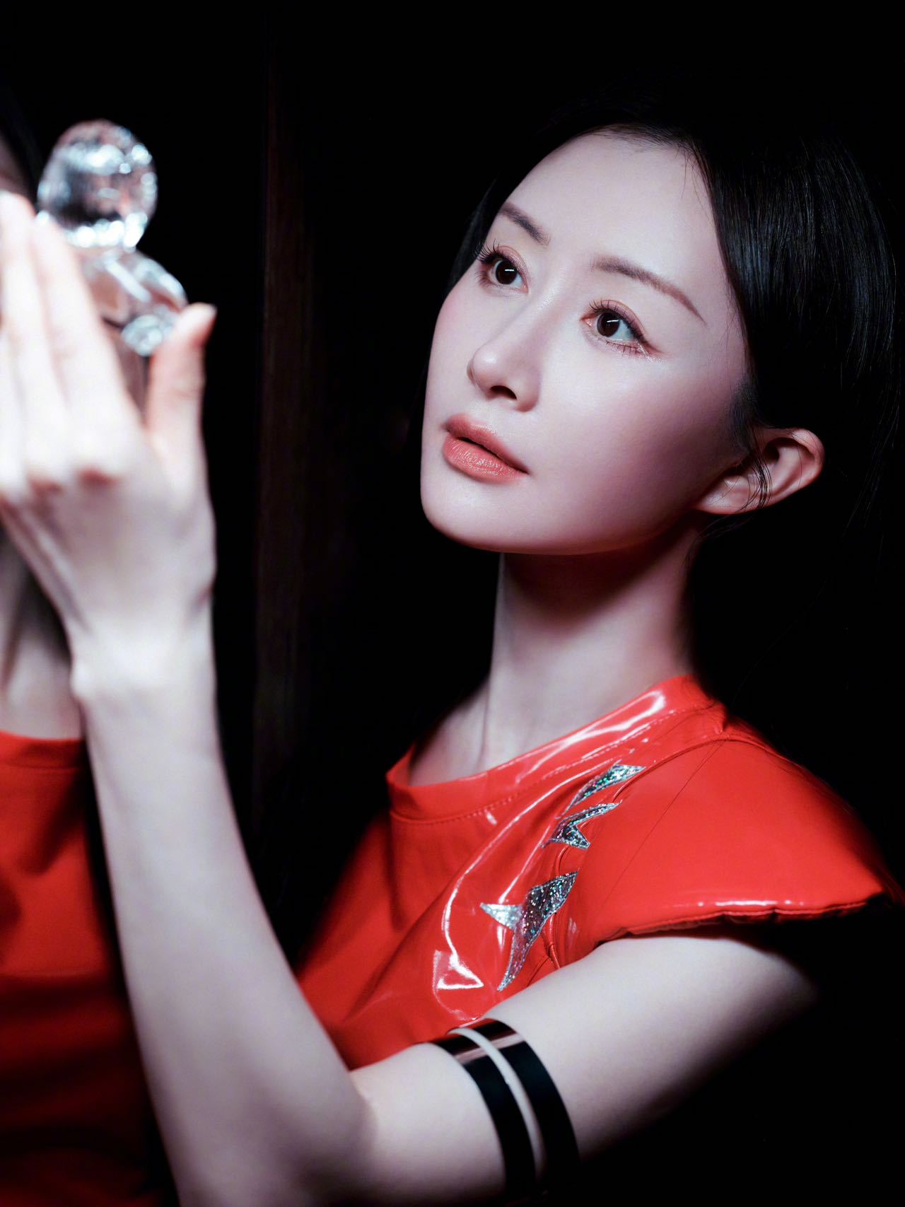 舒畅 时隔20年再次唱响穿越 歌声响起时，弹幕成了集体记忆的海洋。舒畅用一场表演