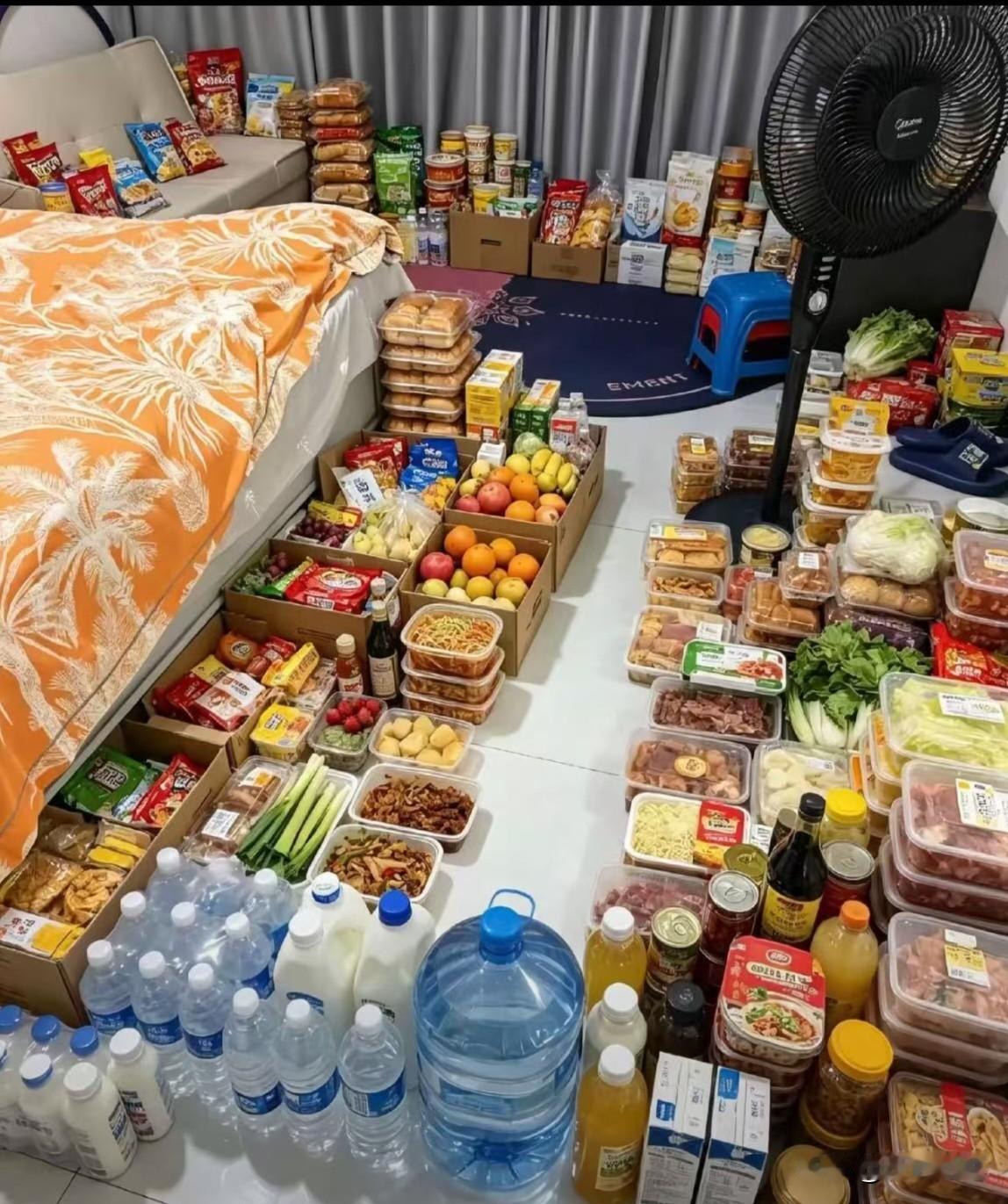 看天气预报，都说12号刮台风，也确实12号我们公司放假，在10号那天为了预防台风