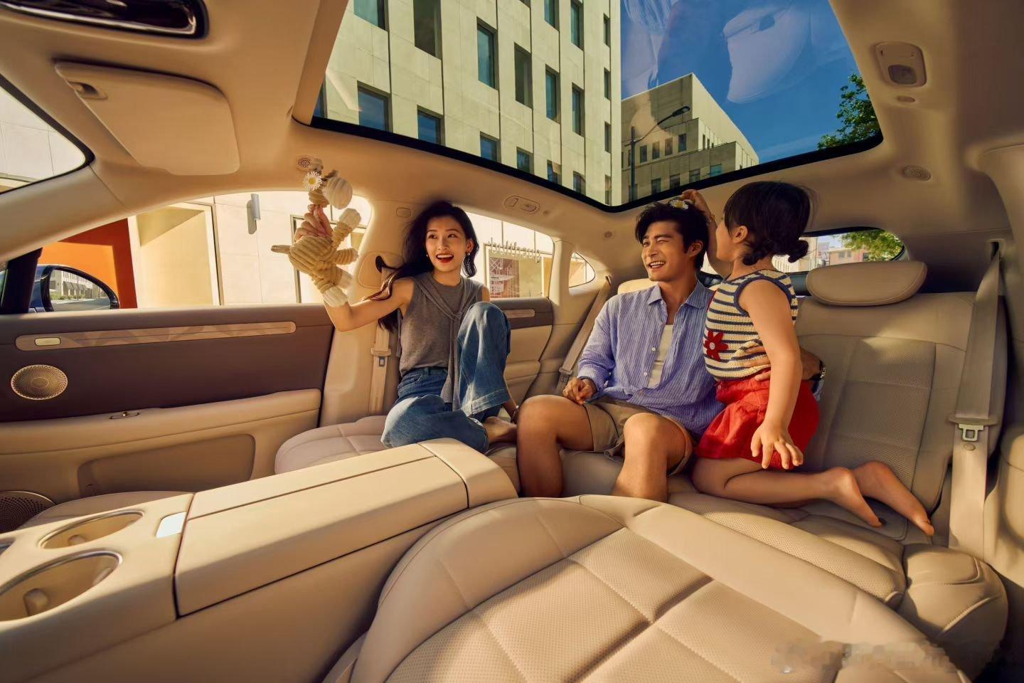 智己LS6累计交付破10万台！十万品质家庭的共同选择，实力印证20万级新能源SU