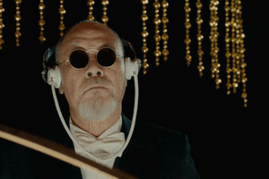 【有线耳机爆火原因，有线耳机一季度销量暴涨20%】被淘汰了快10年的有线耳机意外