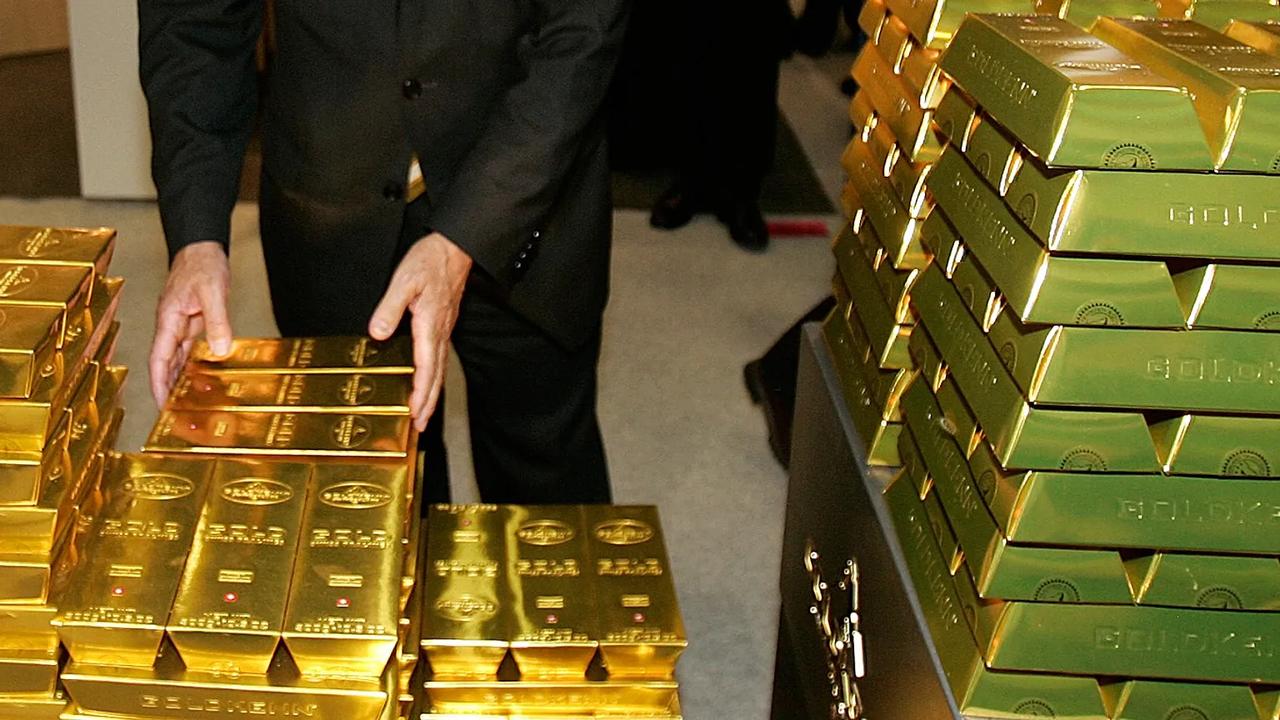 特朗普把委内瑞拉黄金运到美国，结果半年过去，这批金子还躺在仓库里，没人敢接手。
