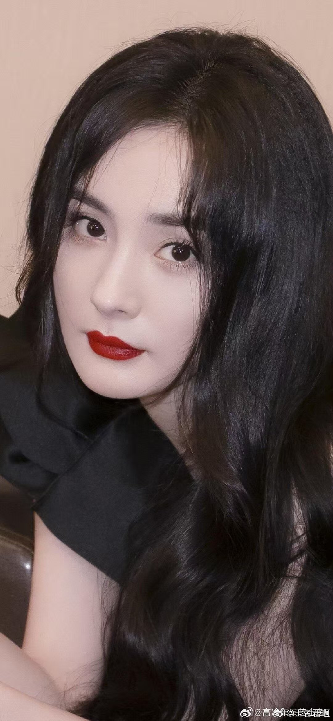 杨幂本身就是顶顶好的人 能火这么多年不是没有道理，杨幂活得清醒又通透，始终专注自