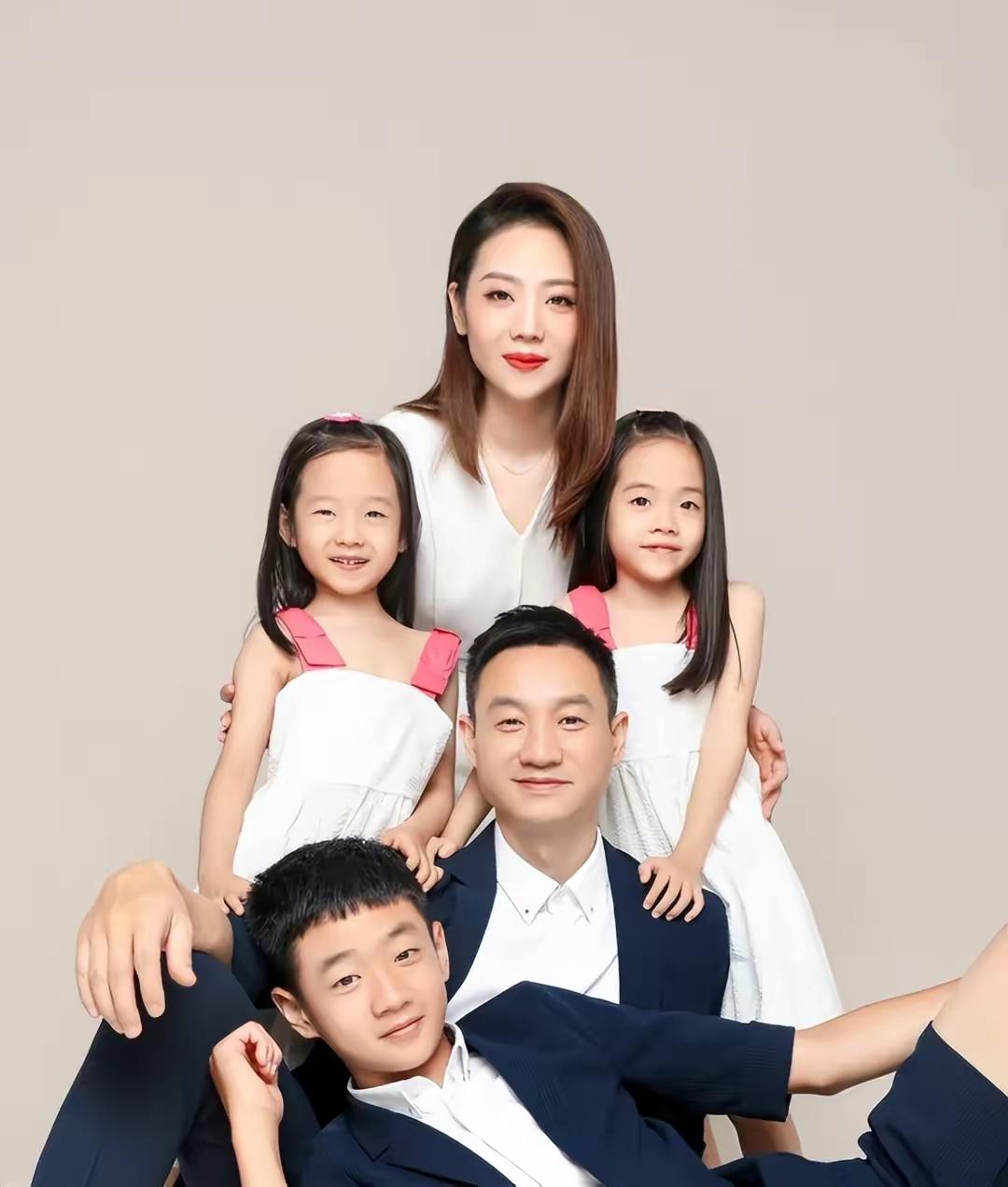 杨威是体操世界冠军，妻子杨云是体操女神，但是世界冠军的爸和体操女神的妈，两个武林