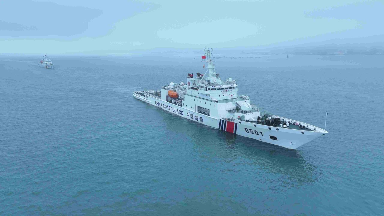 台岛以东海域突然热闹起来，日菲悄悄谈划界，中方海警船已巡了17趟

2026年6