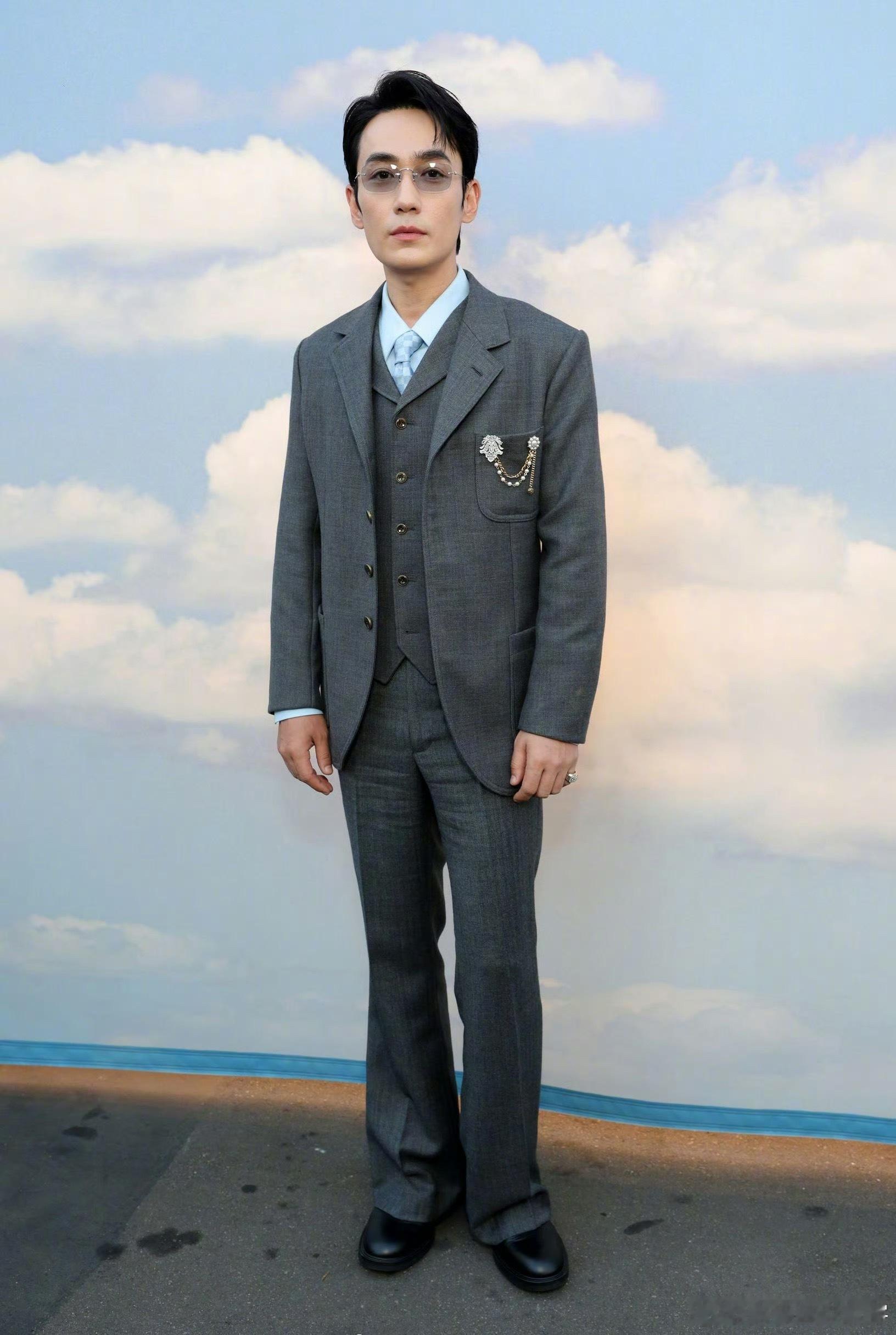 只有窝一个人觉得龙龙有点l人味吗[笑cry]朱一龙入围VOGUEWORLD最佳穿