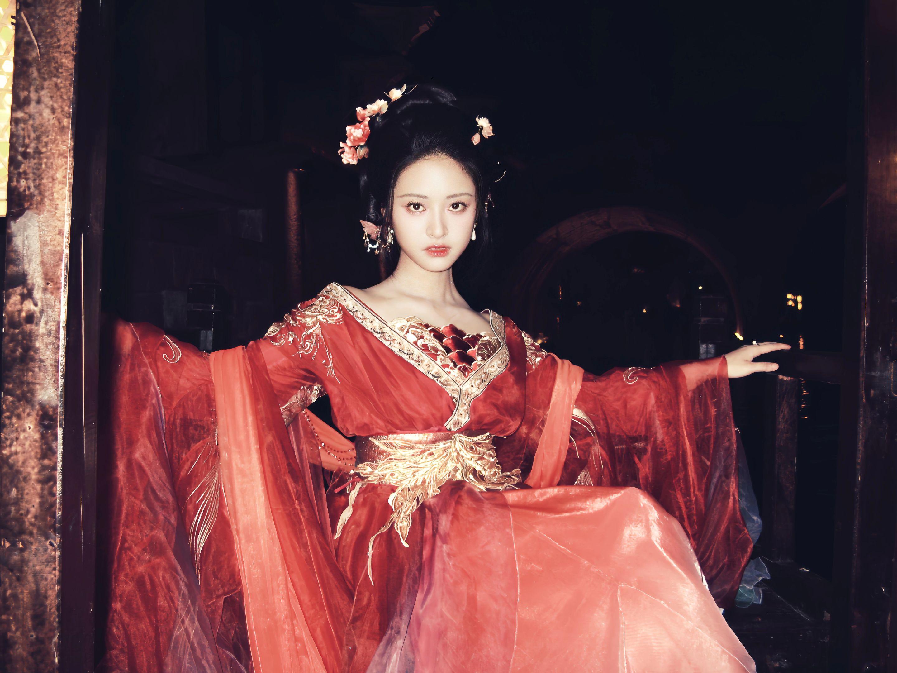 女皇登基。